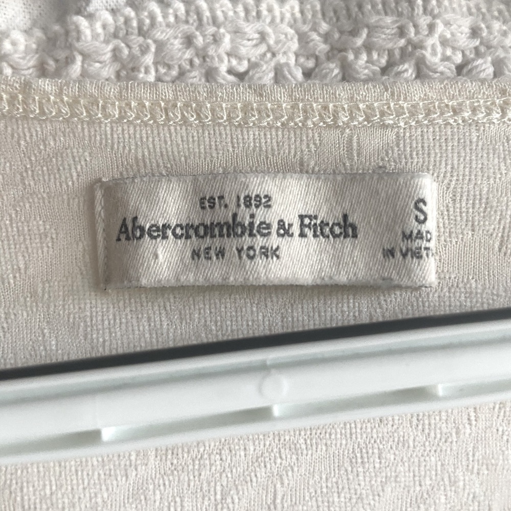 A&F Cream Long-Sleeve Lace Crop Top - Picture 4 of 5